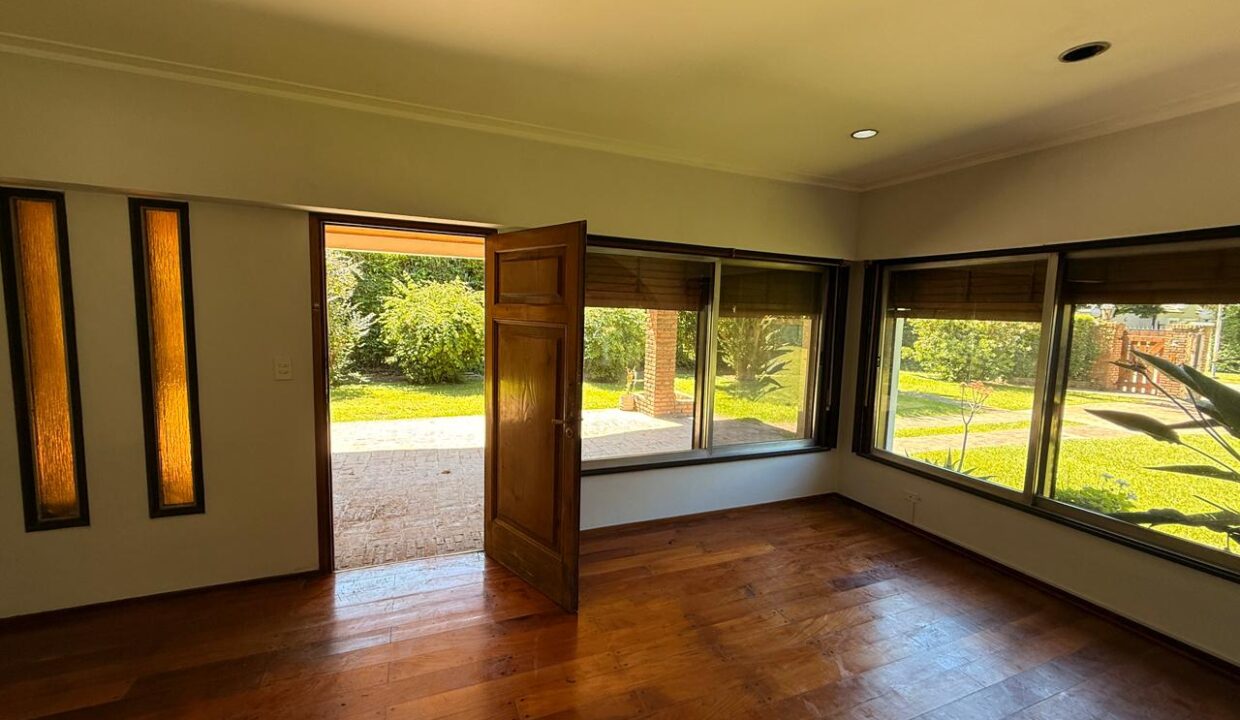 WhatsApp Image 2025-11-25 at 14.54.37 (1)