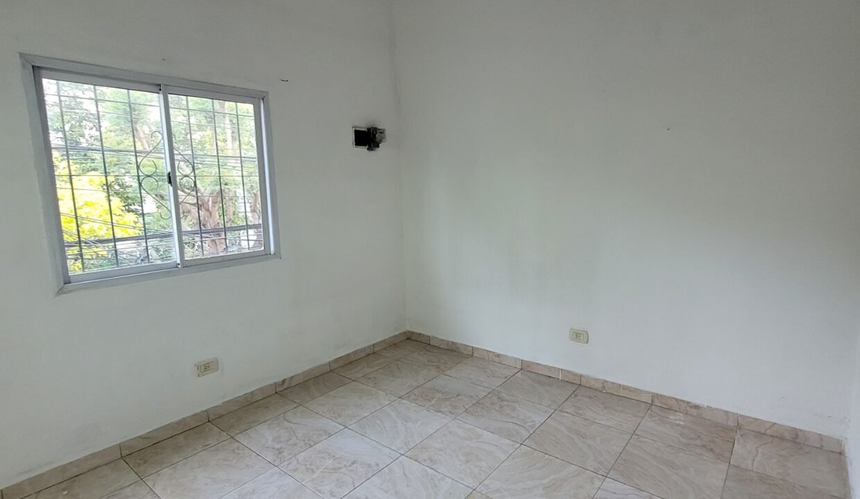 1000812628
