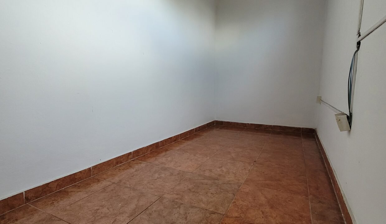 1000812631
